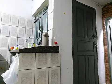 Snapshot of avatazo chatting on December 4, 2025, 6:34 am avatazo online show from December 4, 2025, 6:34 am