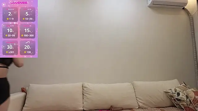 Snapshot of emiliblanc chatting on December 14, 2025, 8:03 pm emiliblanc online show from December 14, 2025, 8:03 pm