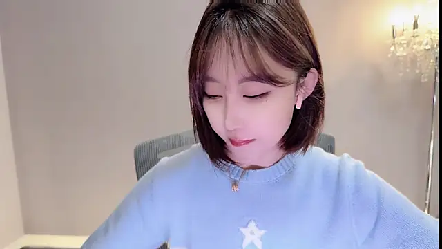 Snapshot of Miahave chatting on December 1, 2025, 10:38 am Miahave online show from December 1, 2025, 10:38 am