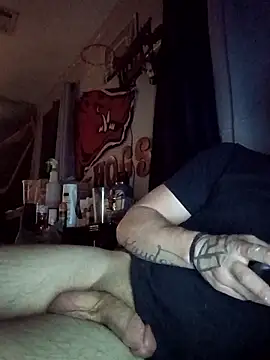 Snapshot of bigbonebigmone chatting on April 8, 2026, 4:36 am bigbonebigmone online show from April 8, 2026, 4:36 am