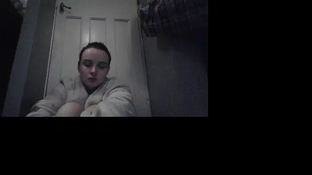 Amy01112 online show from December 18, 2025, 1:04 pm