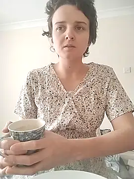 Amy01112 online show from April 28, 2026, 12:53 pm