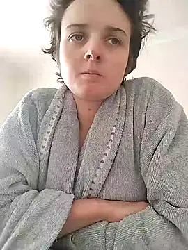 Amy01112 online show from April 21, 2026, 3:18 pm
