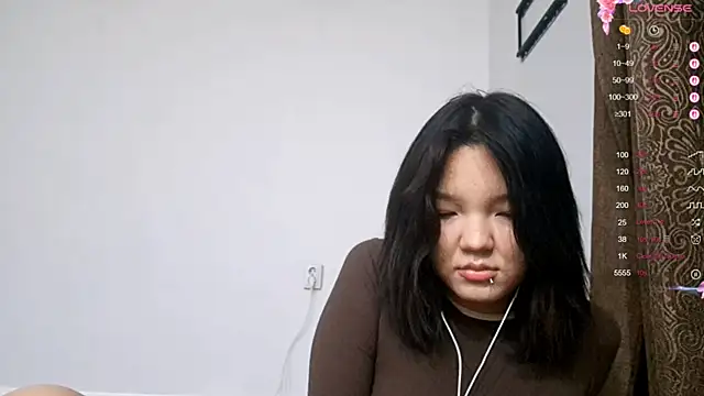 Snapshot of MeowMiaMeow chatting on December 18, 2025, 4:11 pm MeowMiaMeow online show from December 18, 2025, 4:11 pm