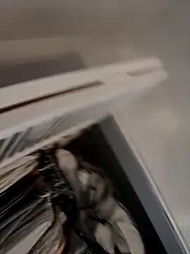 Snapshot of lightskinchick12 chatting on December 17, 2025, 7:24 am lightskinchick12 online show from December 17, 2025, 7:24 am