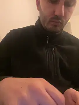 Snapshot of grosqueue3838 chatting on December 16, 2025, 5:33 am grosqueue3838 online show from December 16, 2025, 5:33 am