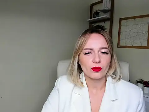 Snapshot of Karenblond chatting on December 15, 2025, 6:41 am Karenblond online show from December 15, 2025, 6:41 am