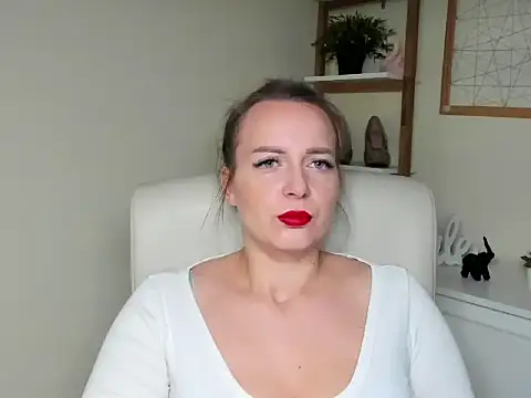 Snapshot of Karenblond chatting on December 16, 2025, 6:50 am Karenblond online show from December 16, 2025, 6:50 am