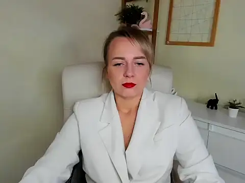 Snapshot of Karenblond chatting on December 3, 2025, 6:25 am Karenblond online show from December 3, 2025, 6:25 am