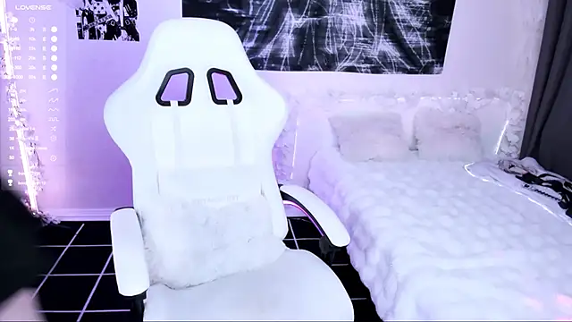 Snapshot of lyric4 chatting on March 14, 2026, 1:44 am lyric4 online show from March 14, 2026, 1:44 am