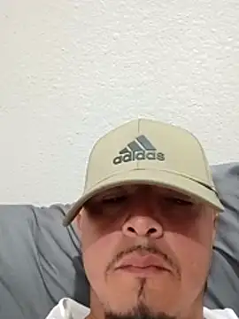 Snapshot of Lalin2323 chatting on February 24, 2026, 12:44 am Lalin2323 online show from February 24, 2026, 12:44 am