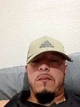 Snapshot of Lalin2323 chatting on March 9, 2026, 2:04 am Lalin2323 online show from March 9, 2026, 2:04 am