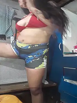 Estefanny Lolyy online show from June 30, 2026, 2:11 am