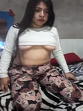 Estefanny Lolyy online show from July 2, 2026, 1:06 am