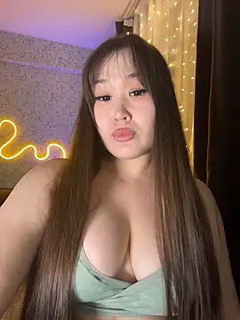 MonamiOnizuka online show from December 14, 2025, 9:42 pm