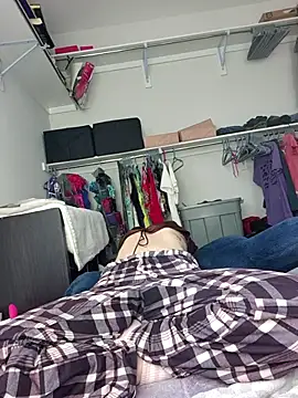 poleslut69 online show from April 24, 2026, 1:57 pm