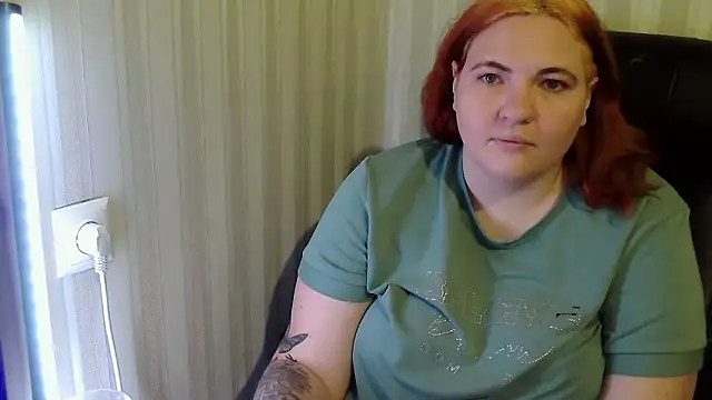 Snapshot of LisaLeon chatting on December 5, 2025, 6:06 pm LisaLeon online show from December 5, 2025, 6:06 pm