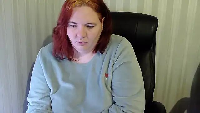 Snapshot of LisaLeon chatting on December 3, 2025, 12:04 pm LisaLeon online show from December 3, 2025, 12:04 pm