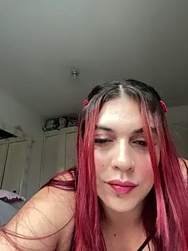 Snapshot of Karolvibe chatting on December 15, 2025, 8:47 pm Karolvibe online show from December 15, 2025, 8:47 pm