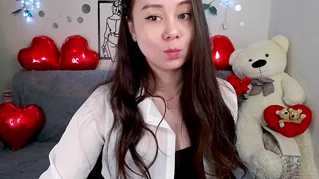 Snapshot of AlinaEleven chatting on April 17, 2026, 11:29 pm AlinaEleven online show from April 17, 2026, 11:29 pm