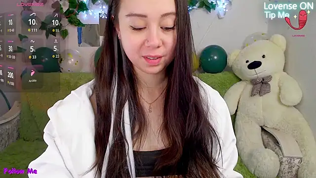 Snapshot of AlinaEleven chatting on December 14, 2025, 11:43 pm AlinaEleven online show from December 14, 2025, 11:43 pm