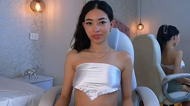 Snapshot of viiolet_whitee chatting on December 13, 2025, 8:37 pm viiolet whitee online show from December 13, 2025, 8:37 pm