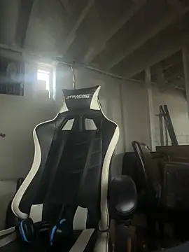 Snapshot of DkAuxier1 chatting on December 15, 2025, 6:58 pm DkAuxier1 online show from December 15, 2025, 6:58 pm