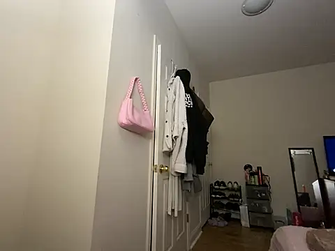 lunabellaX0 online show from January 15, 2026, 4:05 am