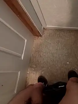 cmoneyyy021 online show from January 10, 2026, 3:24 am