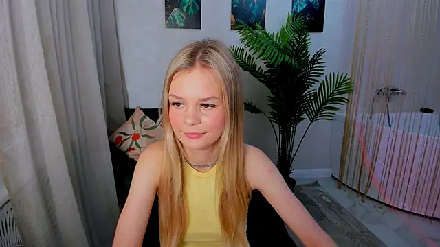 Snapshot of MidnighteAura chatting on June 3, 2026, 12:50 pm MidnighteAura online show from June 3, 2026, 12:50 pm