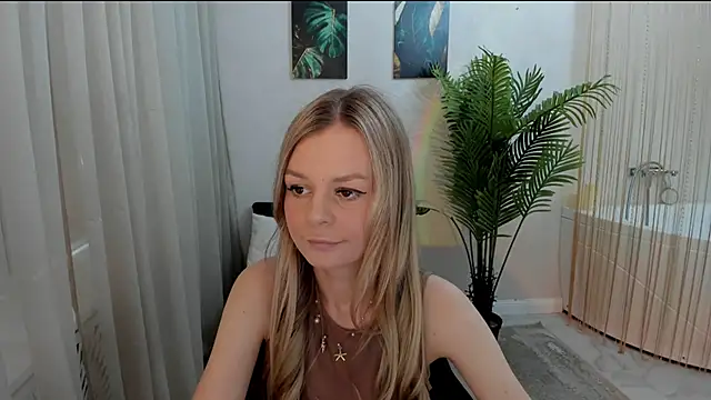 Snapshot of MidnighteAura chatting on June 16, 2026, 11:32 am MidnighteAura online show from June 16, 2026, 11:32 am