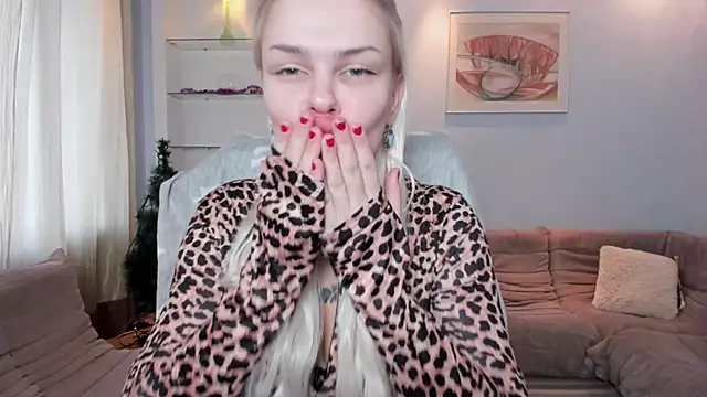 Snapshot of KamillaJei chatting on December 5, 2025, 6:56 am KamillaJei online show from December 5, 2025, 6:56 am