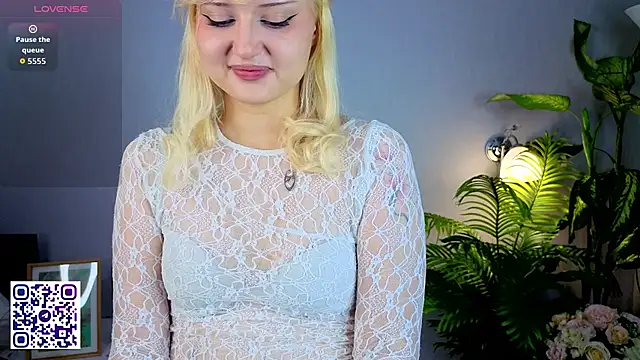 Snapshot of LeslieeWalker chatting on December 14, 2025, 5:07 pm LeslieeWalker online show from December 14, 2025, 5:07 pm