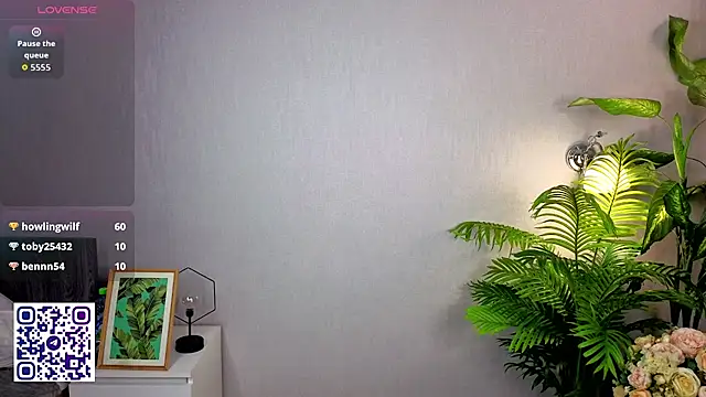 Snapshot of LeslieeWalker chatting on December 13, 2025, 8:04 pm LeslieeWalker online show from December 13, 2025, 8:04 pm