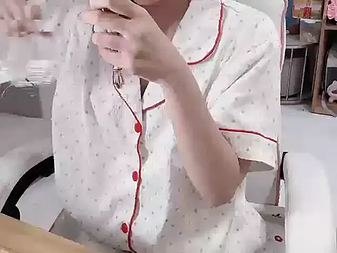 Yuyu-baobei online show from May 1, 2026, 3:17 pm