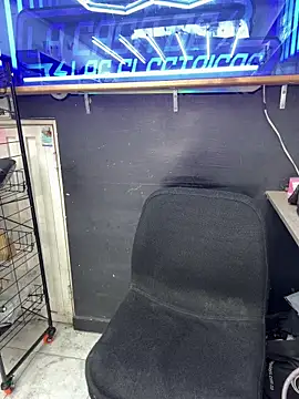 Snapshot of Johan_stick chatting on December 3, 2025, 4:28 pm Johan stick online show from December 3, 2025, 4:28 pm