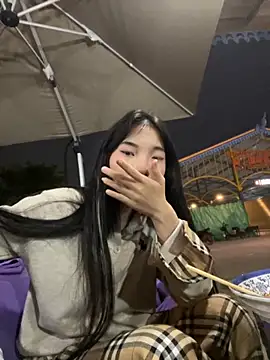 Snapshot of r-u-ok chatting on December 2, 2025, 11:06 pm r-u-ok online show from December 2, 2025, 11:06 pm