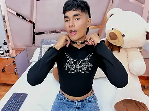 Snapshot of LittleNito chatting on December 5, 2025, 8:06 pm LittleNito online show from December 5, 2025, 8:06 pm