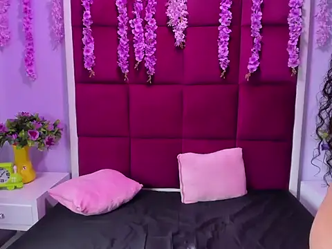 Snapshot of LuciannaDavis chatting on December 5, 2025, 4:05 pm LuciannaDavis online show from December 5, 2025, 4:05 pm