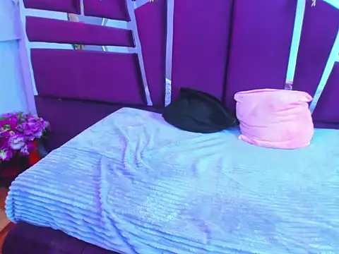 Snapshot of LuciannaDavis chatting on December 13, 2025, 8:04 pm LuciannaDavis online show from December 13, 2025, 8:04 pm