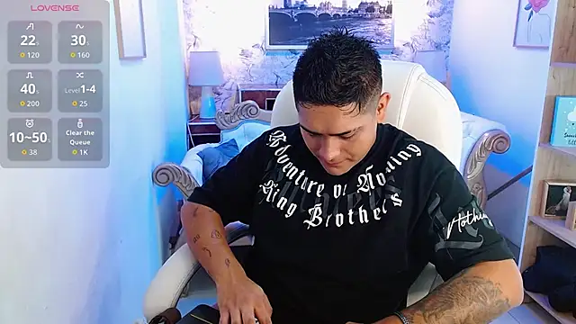 Snapshot of aroon_12 chatting on December 4, 2025, 11:42 am aroon 12 online show from December 4, 2025, 11:42 am