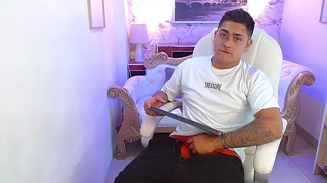 Snapshot of aroon_12 chatting on December 5, 2025, 11:31 am aroon 12 online show from December 5, 2025, 11:31 am