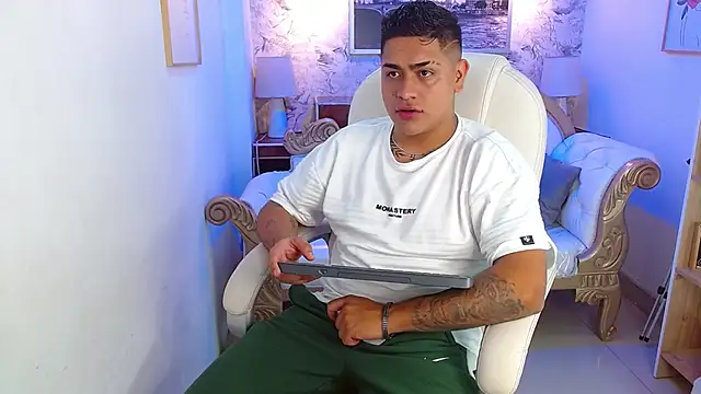 Snapshot of aroon_12 chatting on December 2, 2025, 11:23 am aroon 12 online show from December 2, 2025, 11:23 am