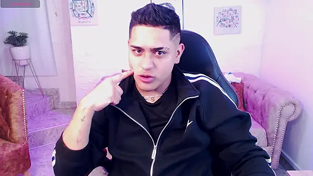 Snapshot of aroon_12 chatting on December 15, 2025, 3:23 am aroon 12 online show from December 15, 2025, 3:23 am