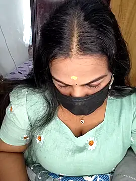 Snapshot of Tamil_Shara chatting on April 17, 2026, 9:45 am Tamil Shara online show from April 17, 2026, 9:45 am