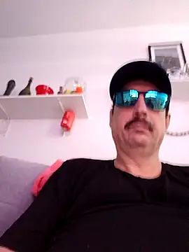 Snapshot of FocussedFreckle chatting on March 19, 2026, 10:15 am FocussedFreckle online show from March 19, 2026, 10:15 am