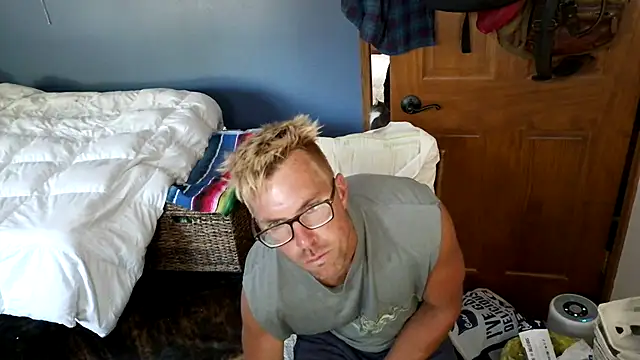 Snapshot of SpunRedneck chatting on July 7, 2026, 11:41 pm SpunRedneck online show from July 7, 2026, 11:41 pm