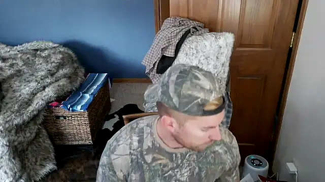 Snapshot of SpunRedneck chatting on March 1, 2026, 8:42 pm SpunRedneck online show from March 1, 2026, 8:42 pm