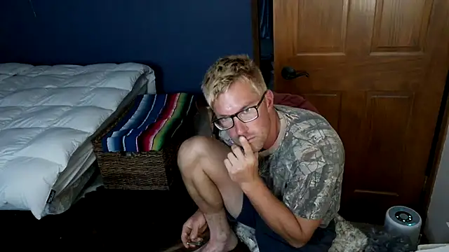 Snapshot of SpunRedneck chatting on June 22, 2026, 1:22 am SpunRedneck online show from June 22, 2026, 1:22 am