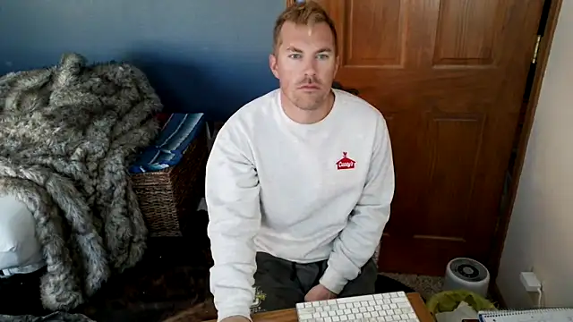 Snapshot of SpunRedneck chatting on March 17, 2026, 12:30 pm SpunRedneck online show from March 17, 2026, 12:30 pm